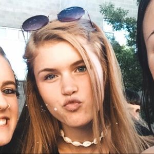 Meet your Posher, Caetlin